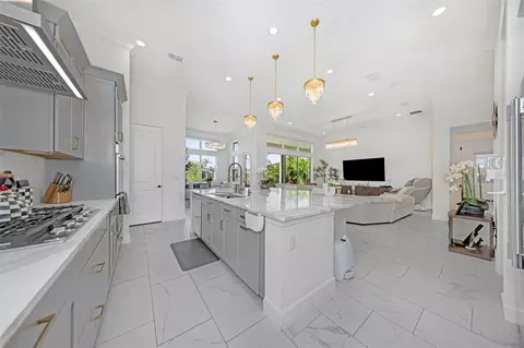 Kitchen - 1016 Signet Dr, Apollo Beach, FL 33572 photo 9 of 11