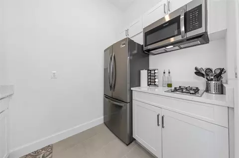 Kitchen - 1016 Signet Dr, Apollo Beach, FL 33572 photo 11 of 11