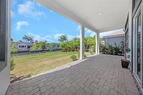 Exterior - 1016 Signet Dr, Apollo Beach, FL 33572 photo 6 of 14