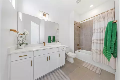 Bath - 1016 Signet Dr, Apollo Beach, FL 33572 photo 8 of 11