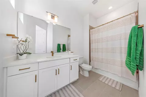 Bath - 1016 Signet Dr, Apollo Beach, FL 33572 photo 7 of 11