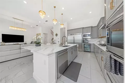 Kitchen - 1016 Signet Dr, Apollo Beach, FL 33572 photo 10 of 11