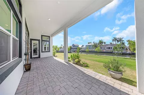 Exterior - 1016 Signet Dr, Apollo Beach, FL 33572 photo 7 of 14