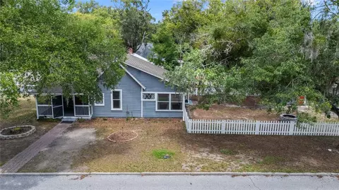 5416 8th St, Zephyrhills, FL 33542