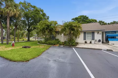 561 Laguna Vista Ct, Largo, FL 33771
