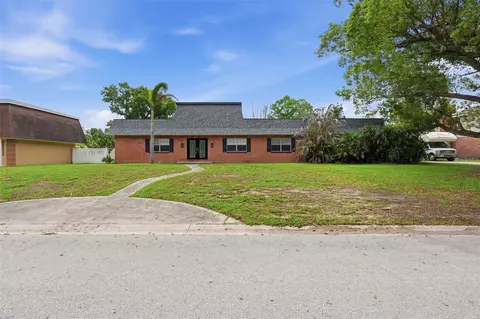 1303 Wallwood Dr, Brandon, FL 33510