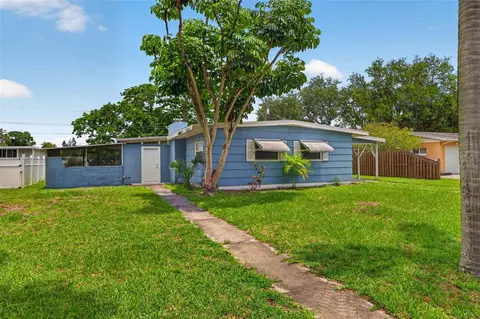 6819 Meadowlawn Dr N, Saint Petersburg, FL 33702