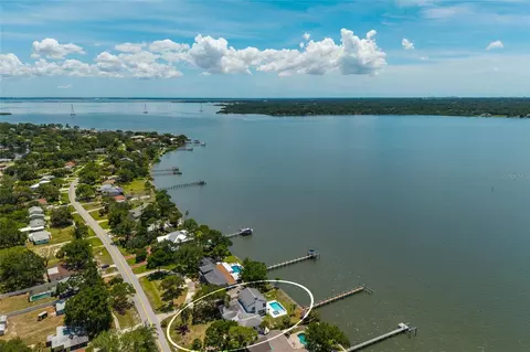 412 Shore Dr E, Oldsmar, FL 34677