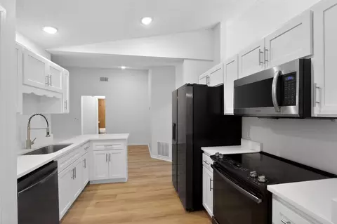 Kitchen - 5002 Sawdust Cir, Ocoee, FL 34761 photo 1 of 2