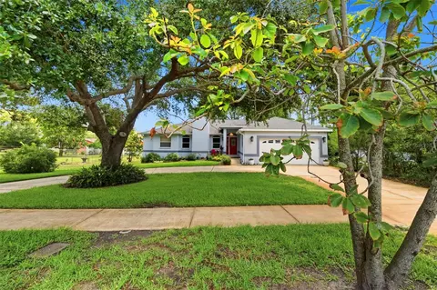 30 Glades Ave, Tarpon Springs, FL 34689
