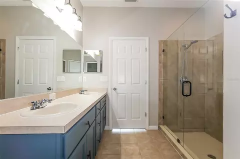 Bath - 814 Coade Stone Dr, Seffner, FL 33584 photo 2 of 2