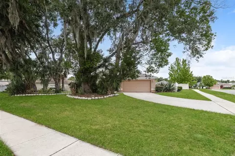 Exterior - 814 Coade Stone Dr, Seffner, FL 33584 photo 2 of 8
