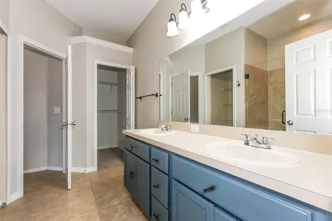 Bath - 814 Coade Stone Dr, Seffner, FL 33584 photo 1 of 2