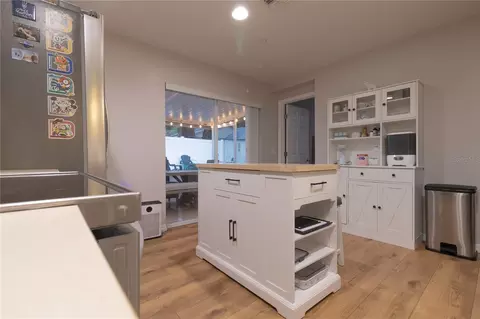 Kitchen - 11910 Mango Groves Blvd, Seffner, FL 33584 photo 4 of 4