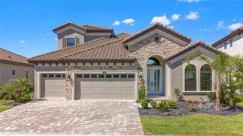 Exterior - 11008 Rustic Timber Loop, San Antonio, FL 33576 photo 2 of 13