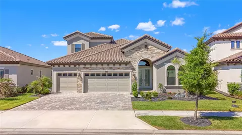 Exterior - 11008 Rustic Timber Loop, San Antonio, FL 33576 photo 3 of 13
