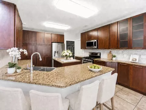 Kitchen - 1610 Ledgestone Dr, Brandon, FL 33511 photo 4 of 4