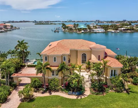 6224 Pasadena Point Blvd, Gulfport, FL 33707