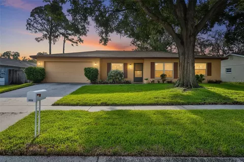 3718 Sand Pebble Dr, Valrico, FL 33596