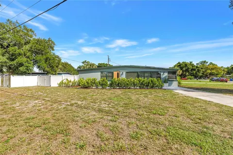 7599 Meadowlawn Dr N, Saint Petersburg, FL 33702