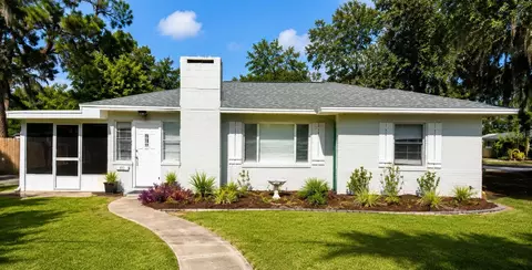 111 S Rhodes St, Mount Dora, FL 32757