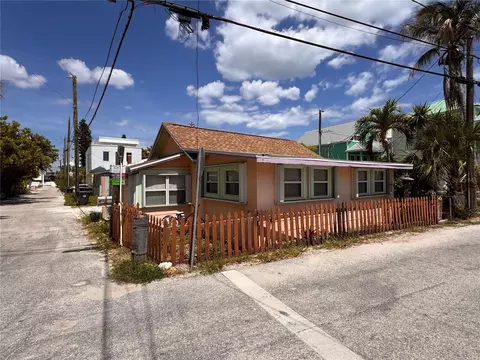 101 95th Ave, Treasure Island, FL 33706