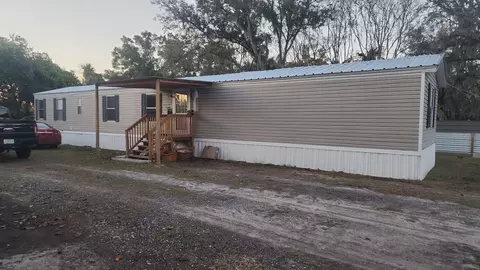 1333 Wilkinson Dr, Plant City, FL 33566