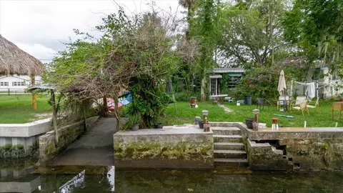 5323 Circle Dr, Weeki Wachee, FL 34607