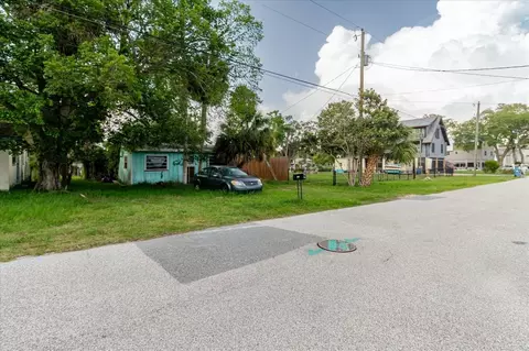 Exterior - 5323 Circle Dr, Weeki Wachee, FL 34607 photo 8 of 35