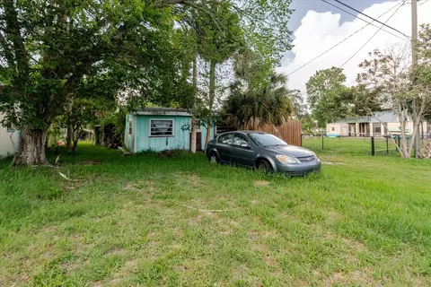 Exterior - 5323 Circle Dr, Weeki Wachee, FL 34607 photo 9 of 35
