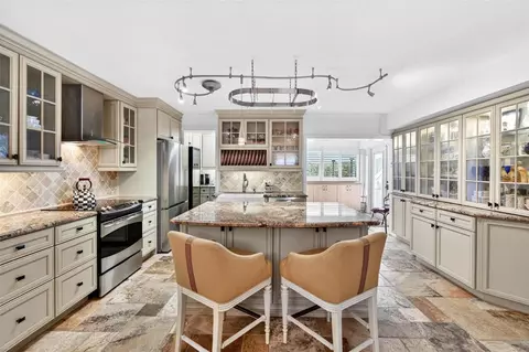 1065 Eden Isle Blvd NE #2, Saint Petersburg, FL 33704