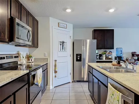 Kitchen - 16661 Windmill Forge Pass, Wimauma, FL 33598 photo 4 of 4