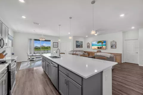 Kitchen - 6543 166th Pl E, Parrish, FL 34219 photo 4 of 4