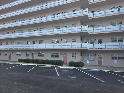 6025 Shore Blvd S #105, Gulfport, FL 33707