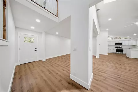 Entry Way - 2104 Doefield Ct, Valrico, FL 33596 photo 3 of 5