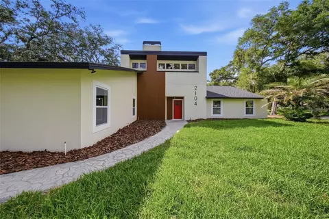 Exterior - 2104 Doefield Ct, Valrico, FL 33596 photo 2 of 8