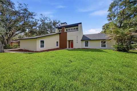 Exterior - 2104 Doefield Ct, Valrico, FL 33596 photo 4 of 8
