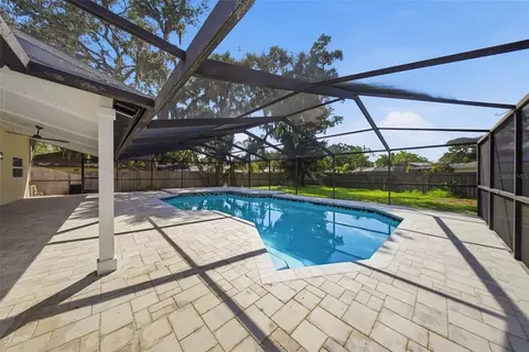 Exterior - 2104 Doefield Ct, Valrico, FL 33596 photo 7 of 8