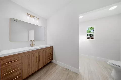Bath - 2104 Doefield Ct, Valrico, FL 33596 photo 1 of 3