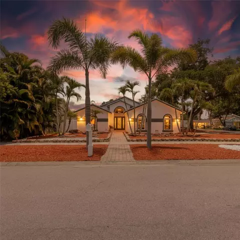 8949 106th Ave N, Seminole, FL 33777