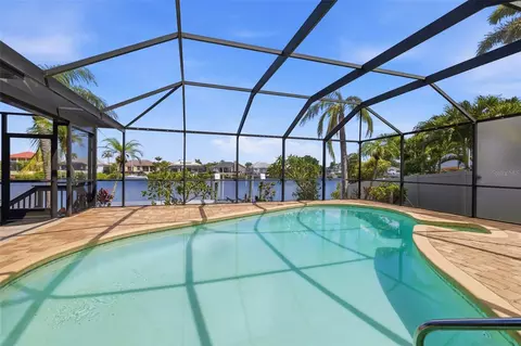 831 Chipaway Dr, Apollo Beach, FL 33572