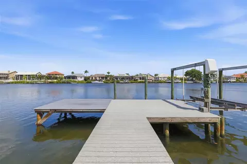 831 Chipaway Dr, Apollo Beach, FL 33572