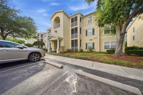 18477 Bridle Club Dr, Tampa, FL 33647