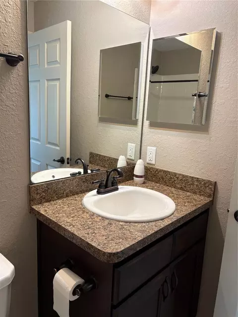 Bath - 176 Juniper Loop Cir, Ocala, FL 34480 photo 3 of 5