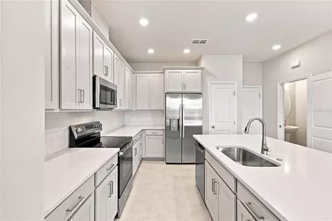 Kitchen - 5592 Coopers Hawk Ct, Saint Cloud, FL 34772 photo 5 of 5