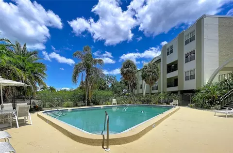 4651 1st St NE #311, Saint Petersburg, FL 33703