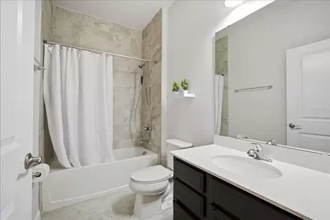 Bath - 12261 Blue Pacific Dr, Riverview, FL 33579 photo 2 of 2