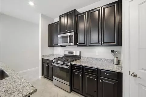 Kitchen - 12261 Blue Pacific Dr, Riverview, FL 33579 photo 4 of 5