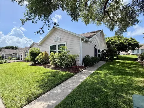 2461 Bentley Dr, Palm Harbor, FL 34684