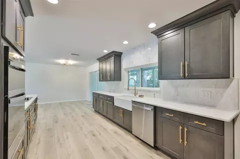 Kitchen - 1578 Indian Bay Rd, Spring Hill, FL 34607 photo 6 of 8